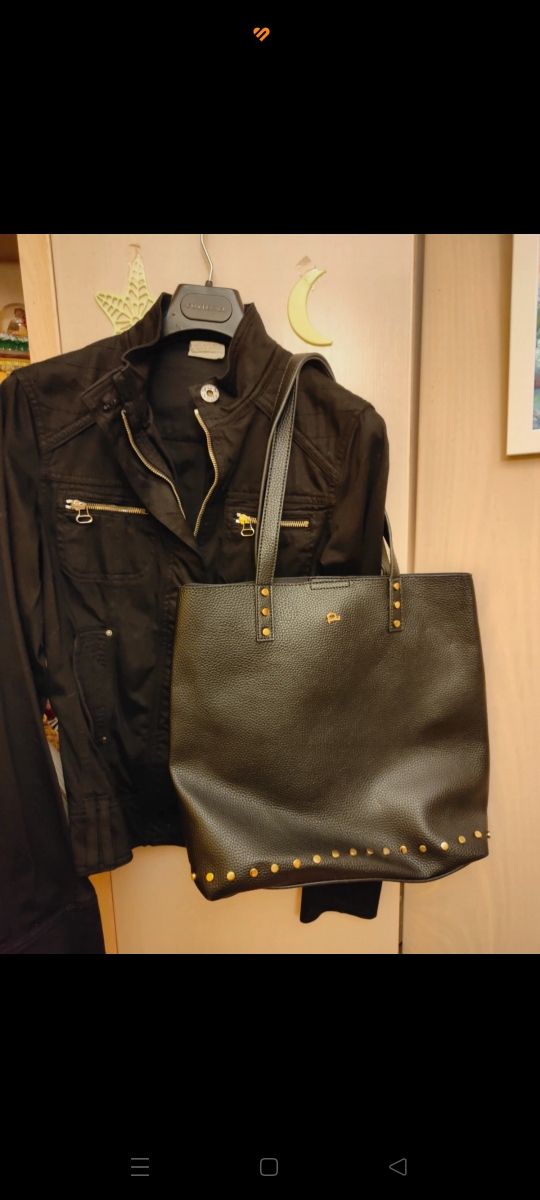 Bolso tote y chaqueta negra
