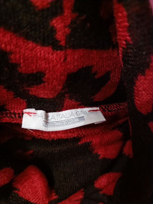 Maglia maculato rosso e nero con volant