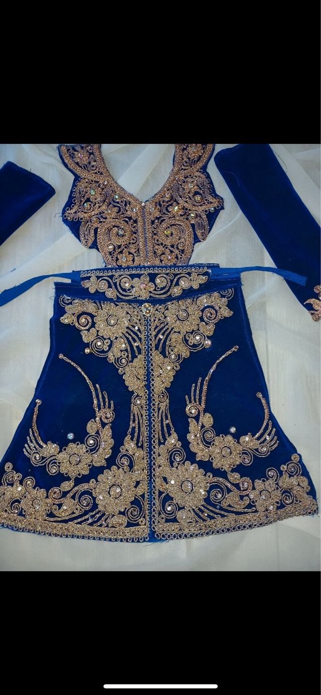 Saya bordada azul para Virgen Dolorosa