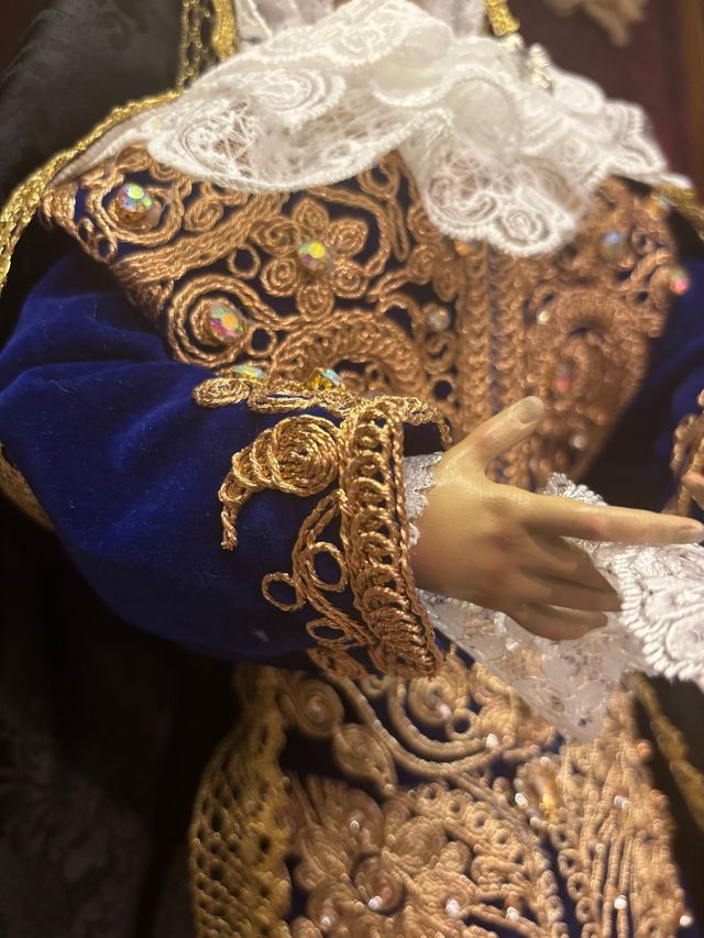 Saya bordada azul para Virgen Dolorosa