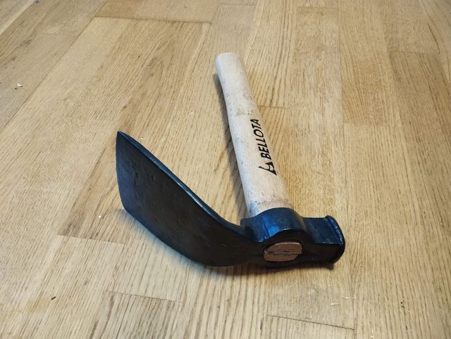 Martillo azada de mano