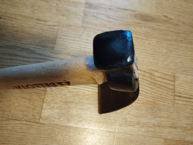 Martillo azada de mano