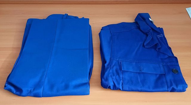 Mono de trabajo azul