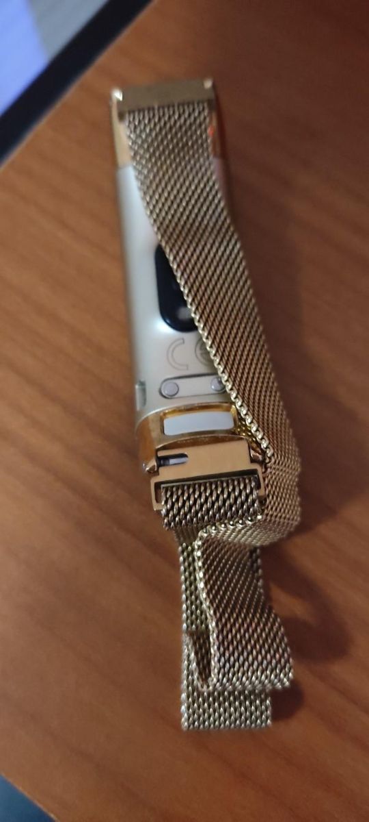 Smartwatch Huawei band tre pro dorato