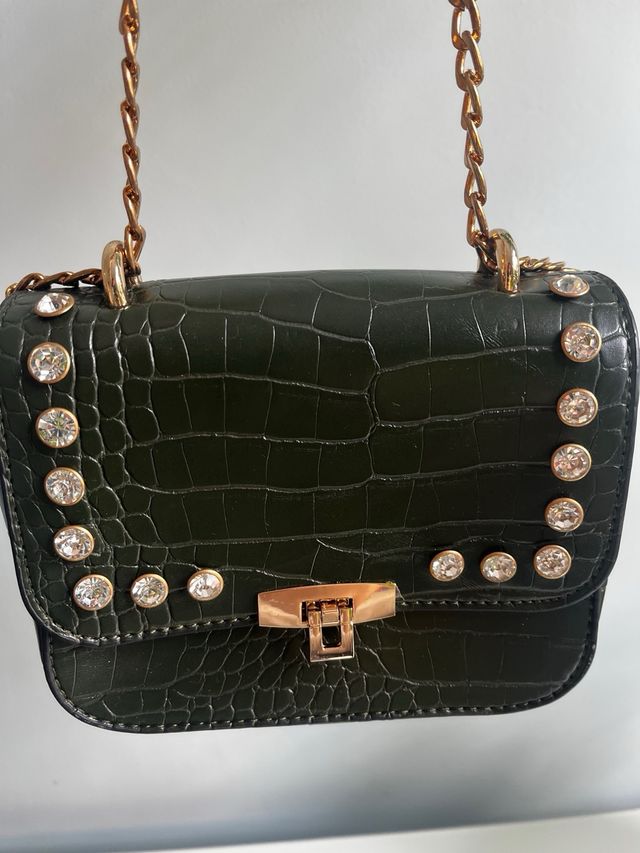 Saco verde com corrente