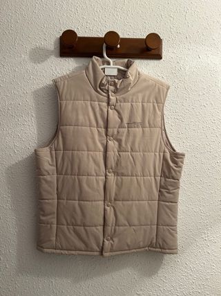 *Chaleco acolchado beis talla L Pull&Bear