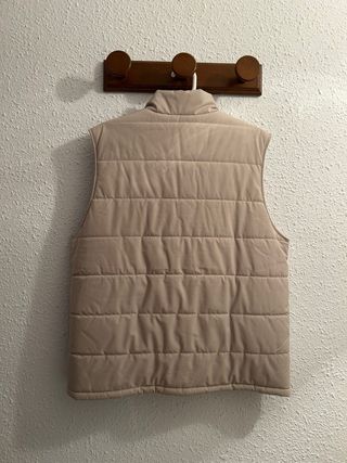 *Chaleco acolchado beis talla L Pull&Bear