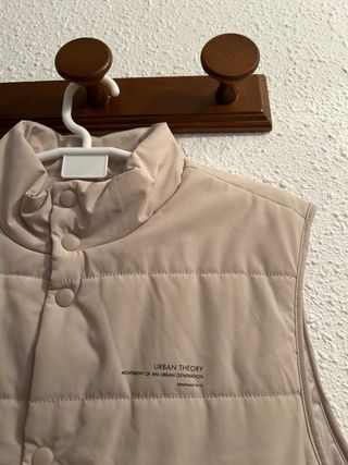 *Chaleco acolchado beis talla L Pull&Bear