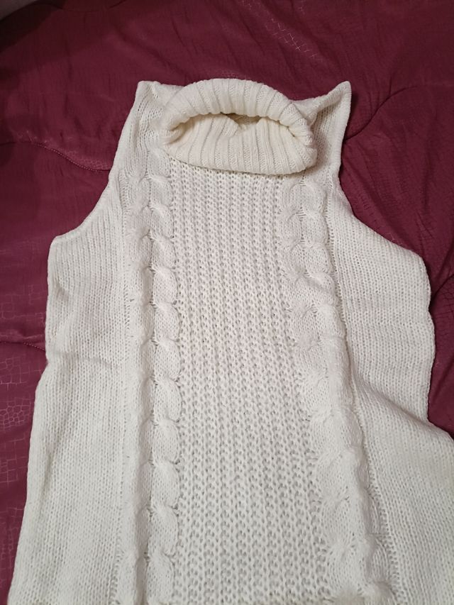 Vestito collo alto, smanicato, bianco