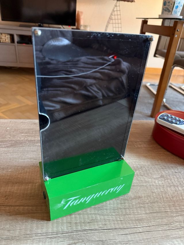 Pizzara expositor tanqueray con led