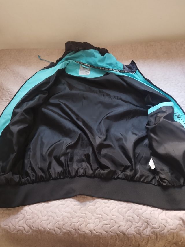 Cortaviento o sudadera inside