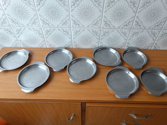 Platitos de metal