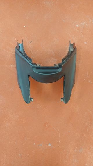 Tapa bajo asiento kymco Agility city 125