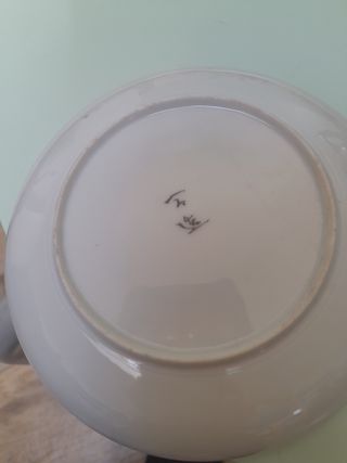 Anfora con piattino in stile orientale