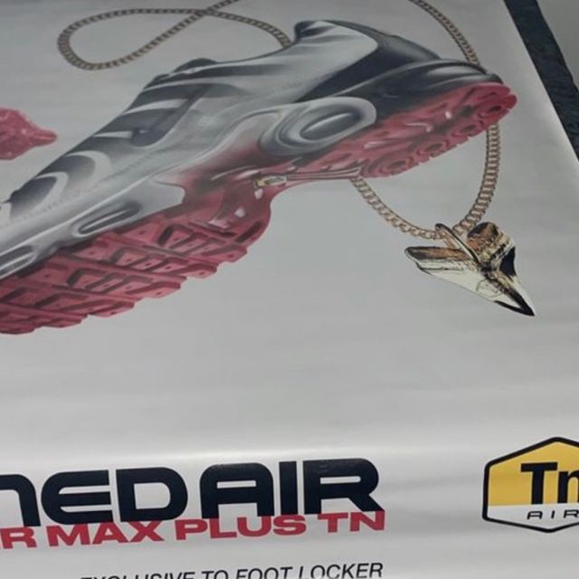 cartel lona Nike tn exposición foot locker 00’