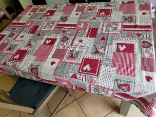 Tovaglia rettangolare bordata a uncinetto