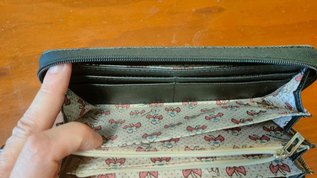 Portafoglio donna nero-beige con zip e scomparti