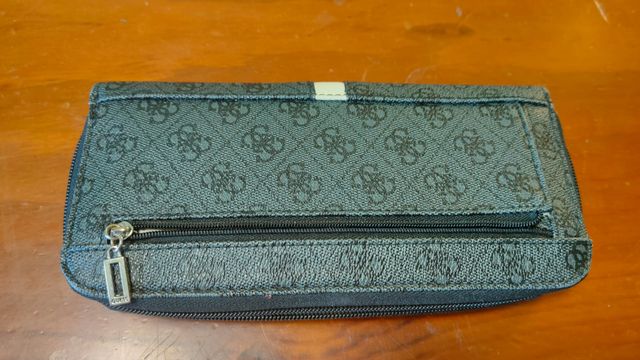 Portafoglio donna nero-beige con zip e scomparti