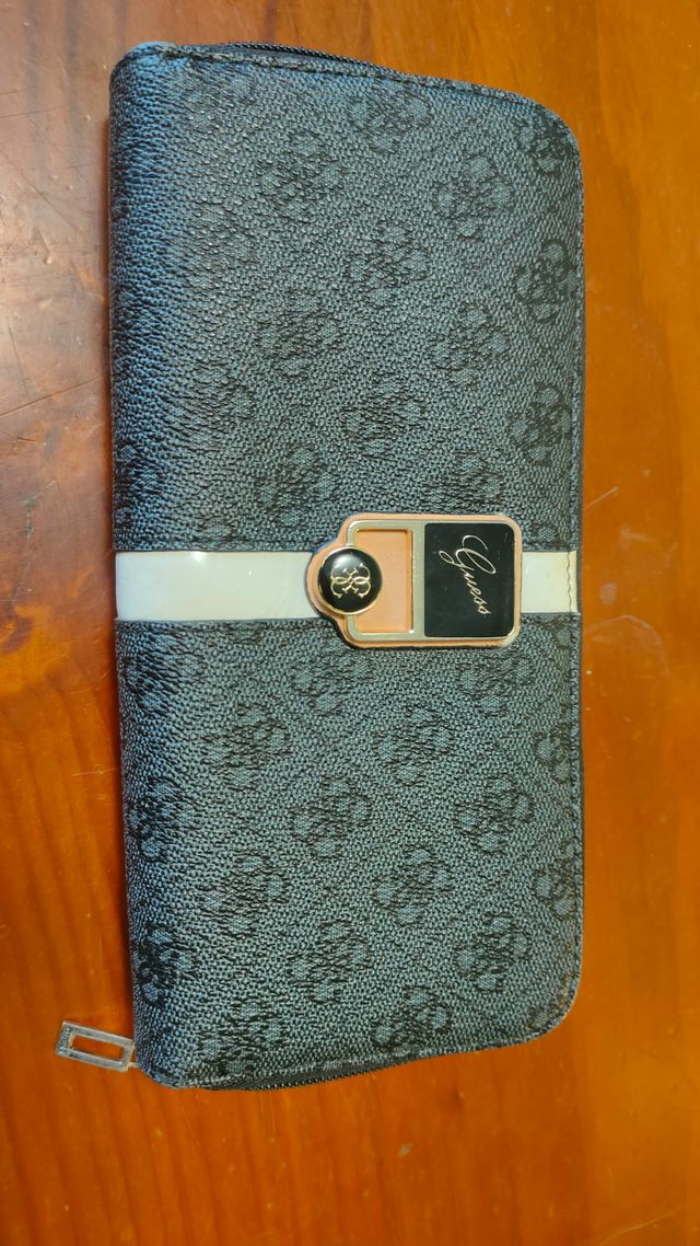 Portafoglio donna nero-beige con zip e scomparti