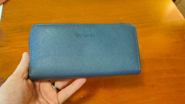 Portafoglio Guy Laroche in similpelle blu con zip