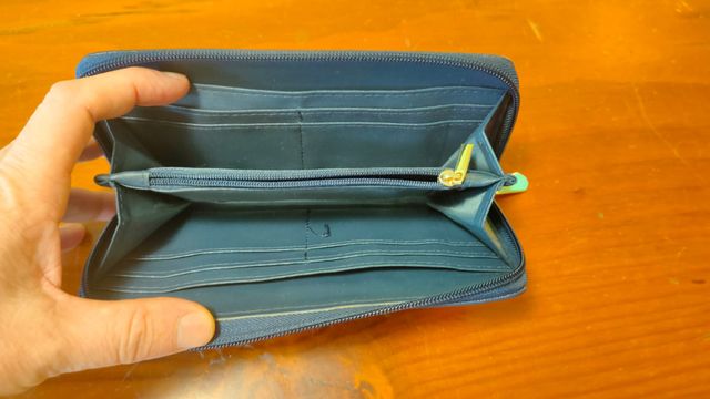 Portafoglio Guy Laroche in similpelle blu con zip