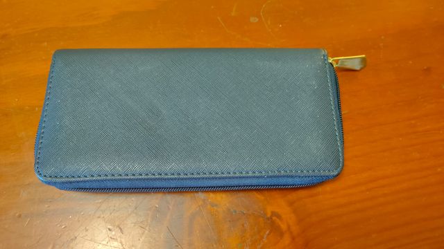 Portafoglio Guy Laroche in similpelle blu con zip