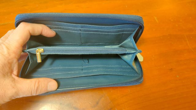 Portafoglio Guy Laroche in similpelle blu con zip