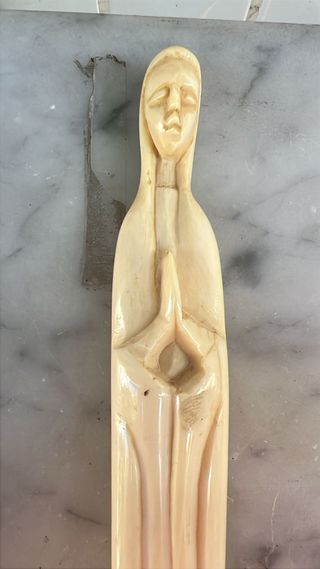 FIGURA VIRGEN EN MARF O HUESO
