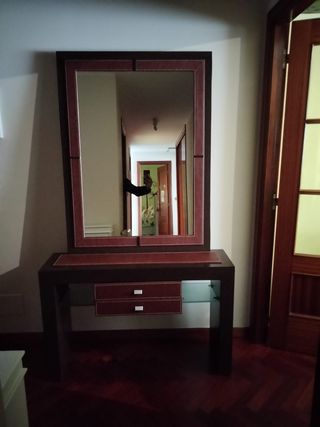 URGE Mueble entrada y espejo piel-madera a juego.