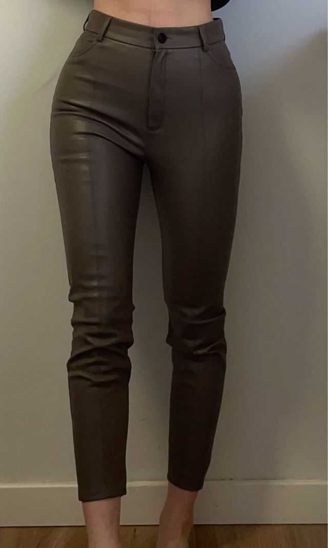 Pantalon cuero gris oscuro