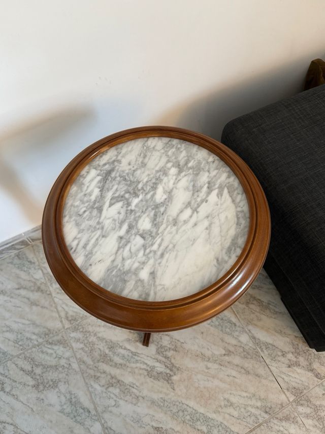 Mesita antigua madera marmolada
