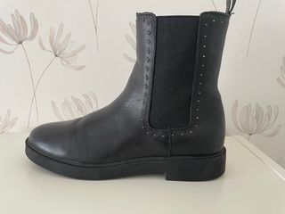 Botín piel negro tachuelas Mango T38