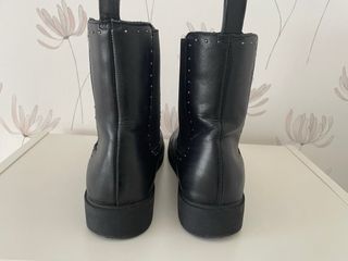 Botín piel negro tachuelas Mango T38