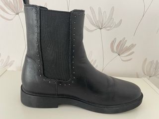 Botín piel negro tachuelas Mango T38
