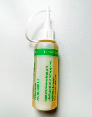 Olio per Distruggi documenti tritacarte