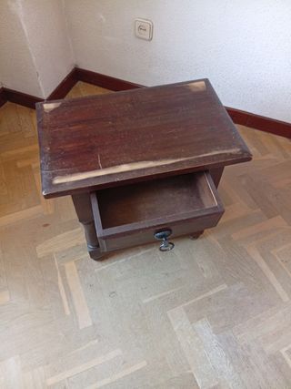 Mesita con cajón