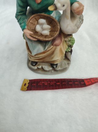 Figura de porcelana abuela con oca Eiho