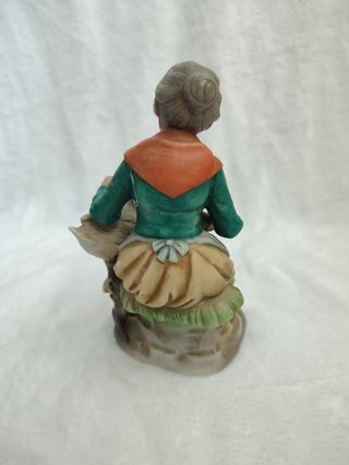 Figura de porcelana abuela con oca Eiho