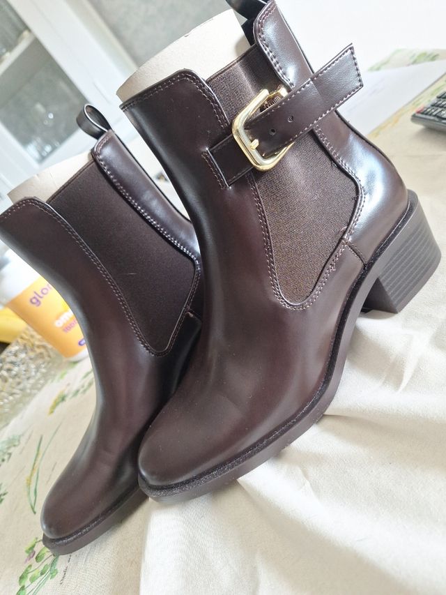 BOTAS MARRONES