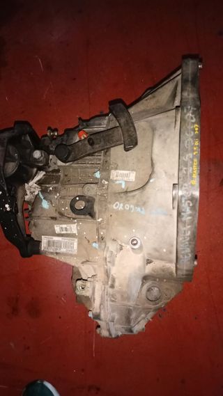 Caja de cambio Renault máster 2.5 DCI año 2007