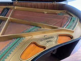 PIANO SCHIMMEL