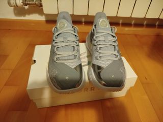 Zapatillas de baloncesto Curry 11 YW