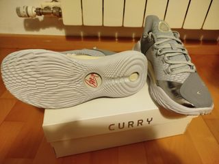 Zapatillas de baloncesto Curry 11 YW