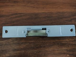 Cierre  eléctrico puerta fermax