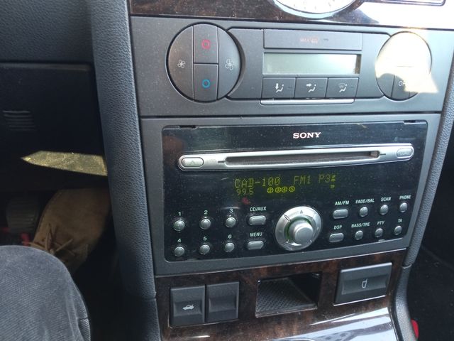 Radio cd de 6 cds Sony de Ford con 4 altavoces apa