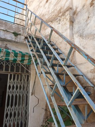 Escalera metálica exterior