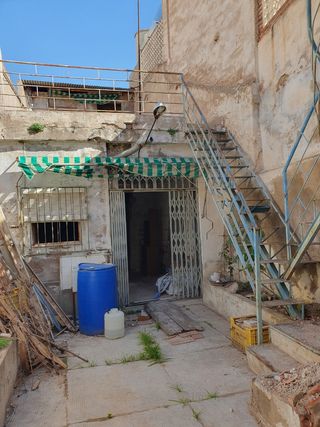 Escalera metálica exterior