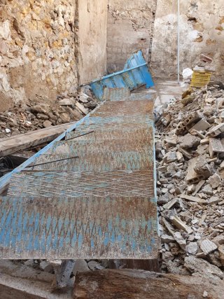 Escalera metálica exterior
