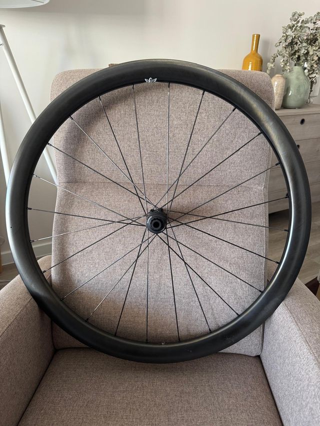 Ruedas carbono Kasper. 1299 gramos. Dt swiss180