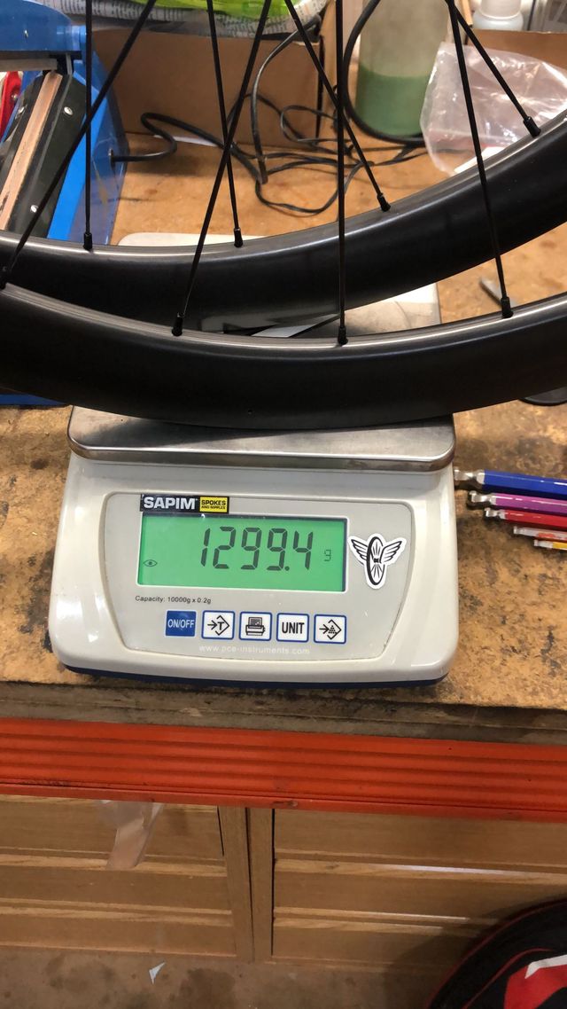 Ruedas carbono Kasper. 1299 gramos. Dt swiss180